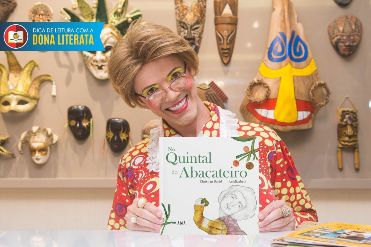 No quintal do abacateiro 