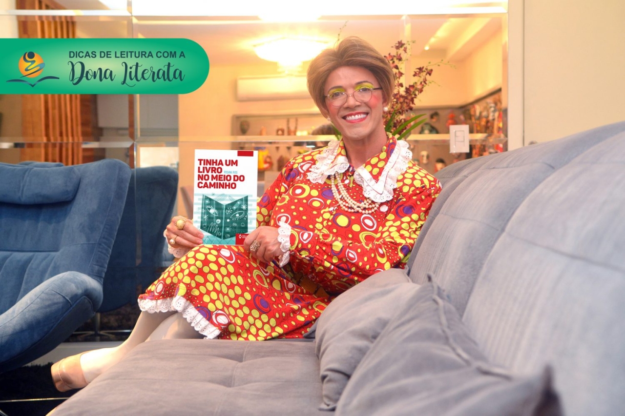 Tinha um Livro no Meio do Caminho 